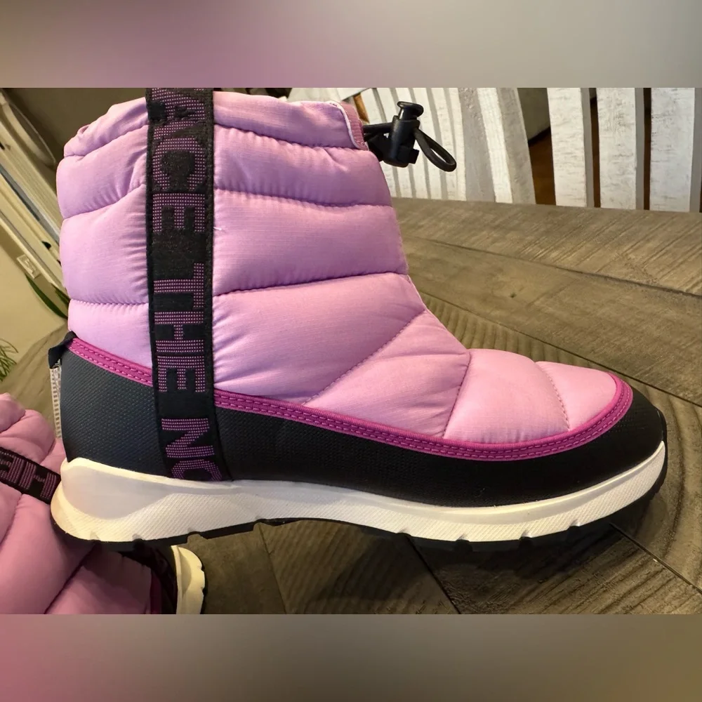 The North Face Thermoball Pull-On Waterproof Snow Boot Youth Size 7 (NWOT)